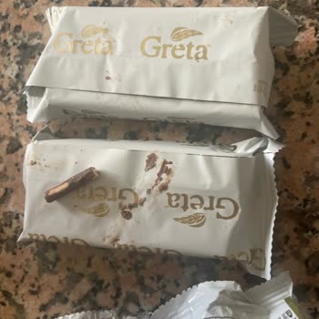 Kraker Paketinde Çikolata Sürprizi: Açıklama Bekliyorum