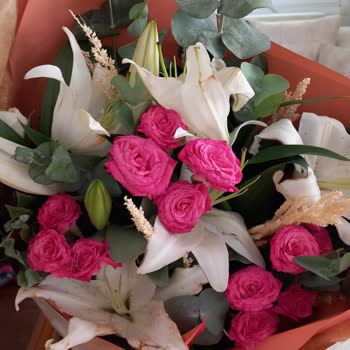 Anneme Gönderdiğim Çiçekler Çürük Ve Soluk Halde Teslim Edildi