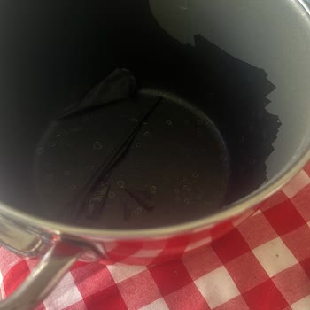 Kısa Sürede Soyulan Tencere Takımına Garanti Verilmemesi Hayal Kırıklığı Yarattı