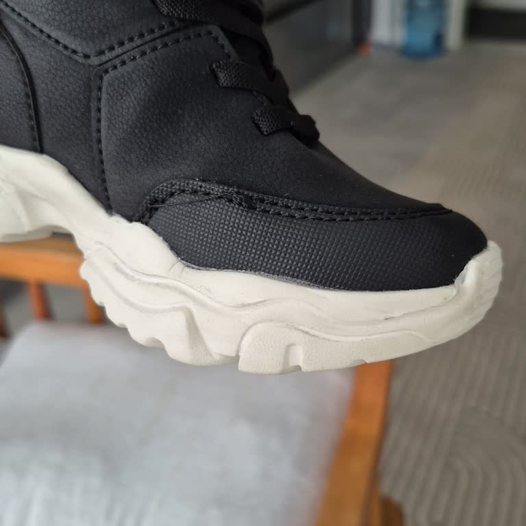 Hiç Kullanılmamış Çocuk Botunda Üretim Hatası Ve İlgisiz Müşteri Hizmeti