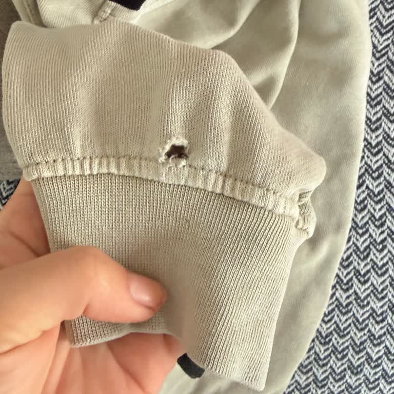 Beschädigte Zara-Hose nach erstem Waschen – keine Erreichbarkeit des Kundenservice