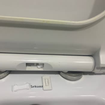 3 Aylık Klozet Kapağında Sararma Ve Parçalanma Sorunu: Garanti Dışı Bırakıldı