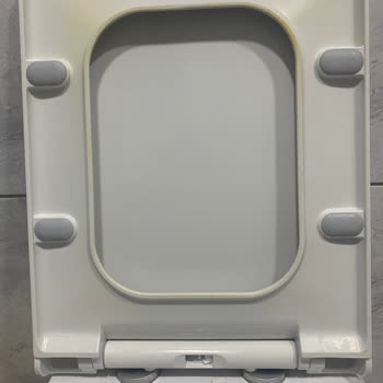 3 Aylık Klozet Kapağında Sararma Ve Parçalanma Sorunu: Garanti Dışı Bırakıldı