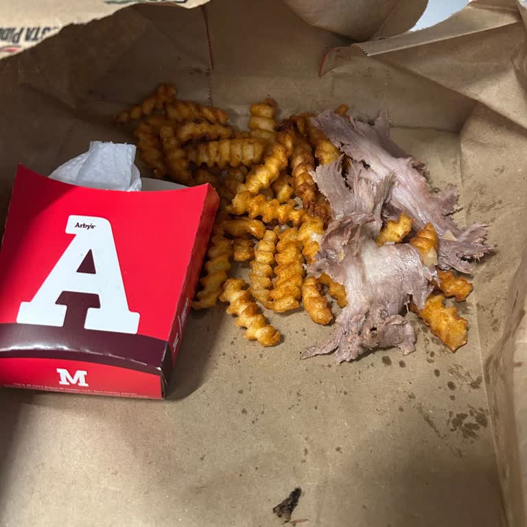 Arbys Panora'da Yağlı Et Ve İlgisiz Çalışanlar Mağduriyet Yarattı