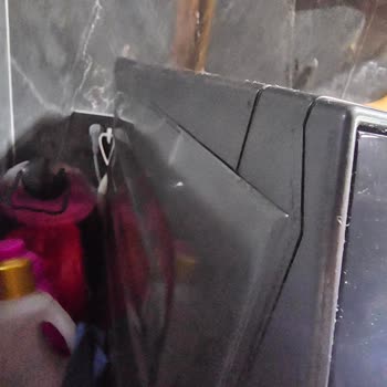 Çamaşır Makinesindeki Süregelen Su Sızıntısı Ve Leke Sorununa Çözüm Bulunamıyor