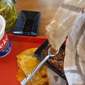 Beğendik Döner'de Kalın Lavaş Ve Fazla Ketçap Hayal Kırıklığı Yarattı