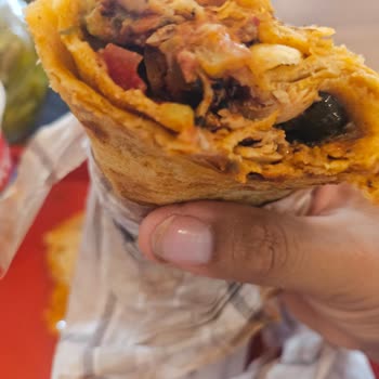 Beğendik Döner'de Kalın Lavaş Ve Fazla Ketçap Hayal Kırıklığı Yarattı