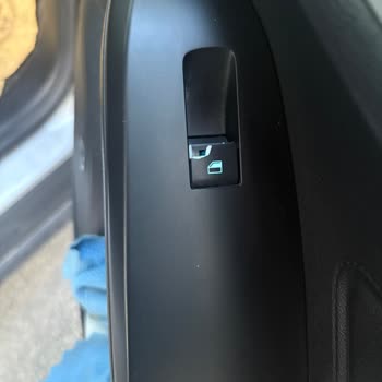 Ford Focus Cam Düğmeleri Kısa Sürede Kırıldı, Çözüm Bekliyorum