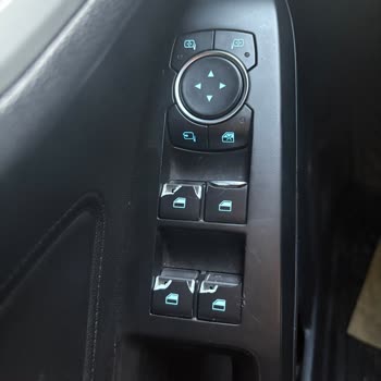Ford Focus Cam Düğmeleri Kısa Sürede Kırıldı, Çözüm Bekliyorum