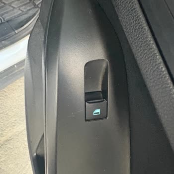 Ford Focus Cam Düğmeleri Kısa Sürede Kırıldı, Çözüm Bekliyorum