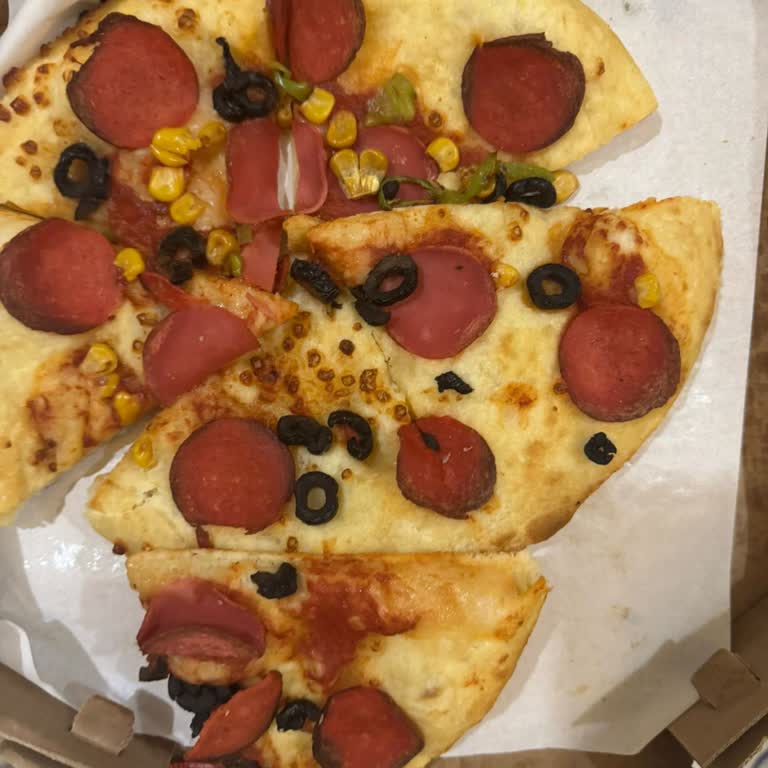 Domino's Pizza Soğuk ve Eksik Gelen Pizza, Müşteri Hizmetlerinden Destek Yok