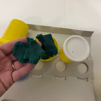 Oyun Hamuru Setinden Cam Parçaları Çıktı, Güvenlik Riski Oluştu