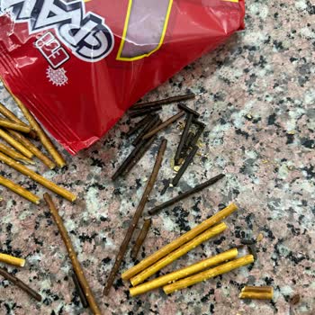 Yanmış Ve Kimyasal Kokulu Kraker Sağlığımı Tehdit Etti