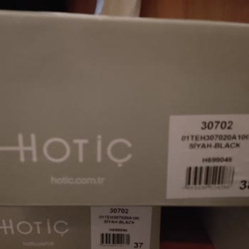 Hotiç Terlikler Ayakta Siyah Leke Ve Pas Yaptı, Mağduriyetim Giderilmiyor