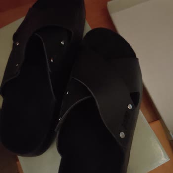 Hotiç Terlikler Ayakta Siyah Leke Ve Pas Yaptı, Mağduriyetim Giderilmiyor