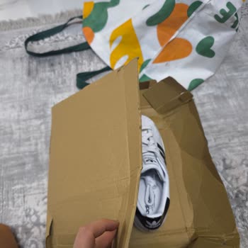 Aldığım Adidas Ayakkabı Kirli, Defolu Ve Orijinal Kutusuz Geldi!