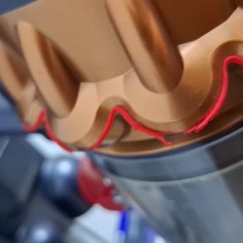 Yeni Dyson Süpürgede Contanın Kısa Sürede Yırtılması Hayal Kırıklığı Yarattı