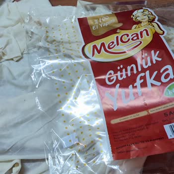 Melcan Yufka Paketinin İçinde Minik Minik Böcek Parçaları Olduğunu Fark Ettim