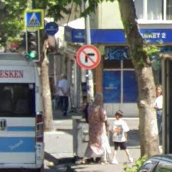 Okul Önündeki Tek Yön İhlali Çocukların Güvenliğini Tehdit Ediyor