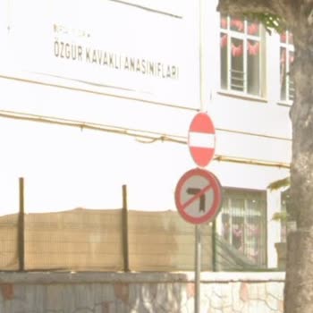 Okul Önündeki Tek Yön İhlali Çocukların Güvenliğini Tehdit Ediyor