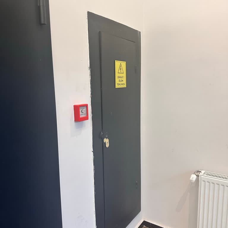 Kablo Net Ekibi Kapımı Kırdı, Masrafım Karşılanmadı Ve Geri Dönüş Alamadım