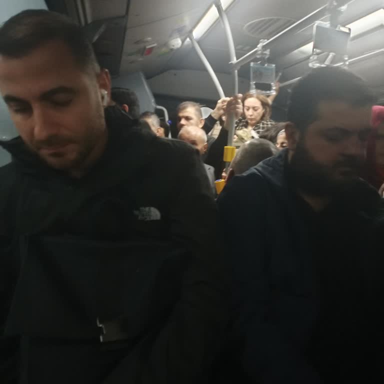 Beylikdüzü–Giyimkent Metrobüs Yoğunluğu Ve Ulaşım Sorunlarına Acil Çözüm Talebi