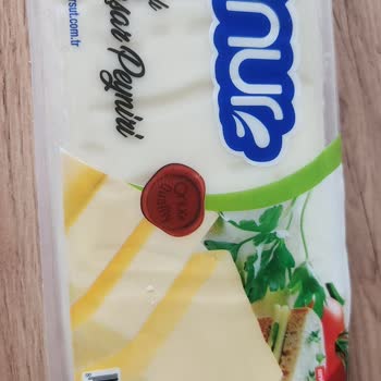 Kaşar Peynirinde Yoğun Silikon Kokusu Ve Eksik Ambalaj Bilgileri