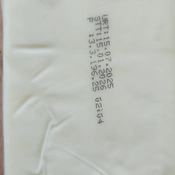 Kaşar Peynirinde Yoğun Silikon Kokusu Ve Eksik Ambalaj Bilgileri