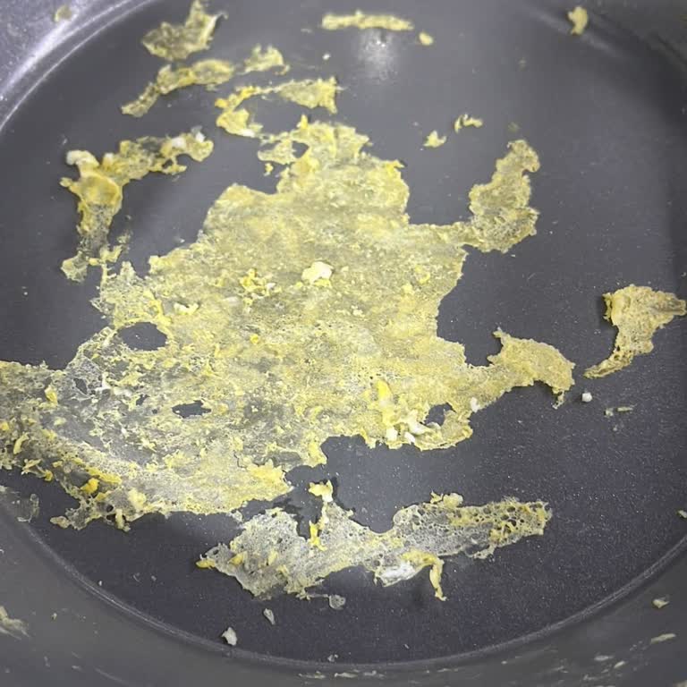 Yanmaz Yapışmaz Diye Aldığım Tava Her Şeyi Yapıştırıyor!