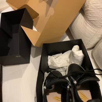 Eksik Ve Kutusuz Gönderilen Sneaker Siparişi İçin Çözüm Bekliyorum