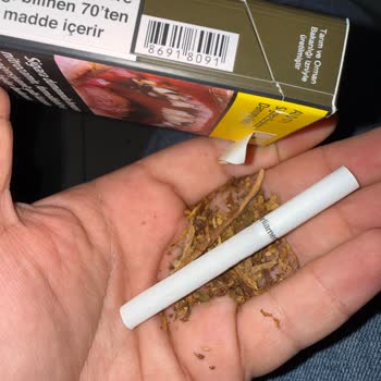 Sigara Paketinden Tahta Parçası Çıkması Nedeniyle Sağlık Ve Güven Sorunu