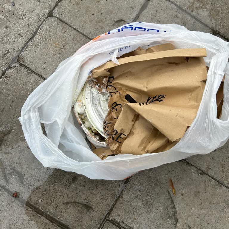 Siparişim Dağılmış Ve Dökülmüş Halde Teslim Edildi, Ücret İadesi Talep Ediyorum