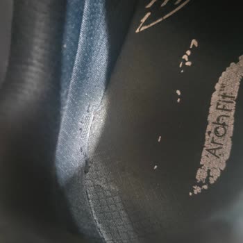 Kısa Sürede Deforme Olan Ayakkabıya İlgisiz Yaklaşım Ve Olumsuz İnceleme Sonucu