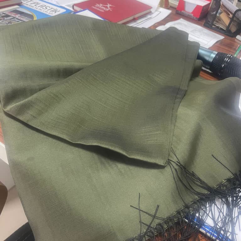 Esmerceesarp Üç Farklı Eşarp Yerine İki Adet Yeşil Şal Gönderildiğini Gördüm