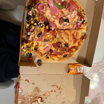 Soğuk Ve Dağılmış Pizza, İlgisiz Müşteri Hizmetleri