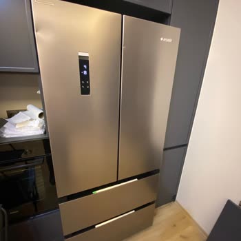 Sıfır Alınan Buzdolabı Ezik Teslim Edildi, Çözüm Sunulmuyor