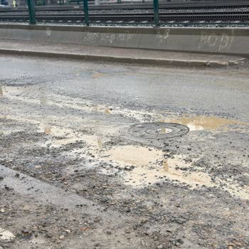 Gebze İstasyon Mahallesi'nde Yol Bozukluğu Yaşam Kalitemizi Düşürüyor