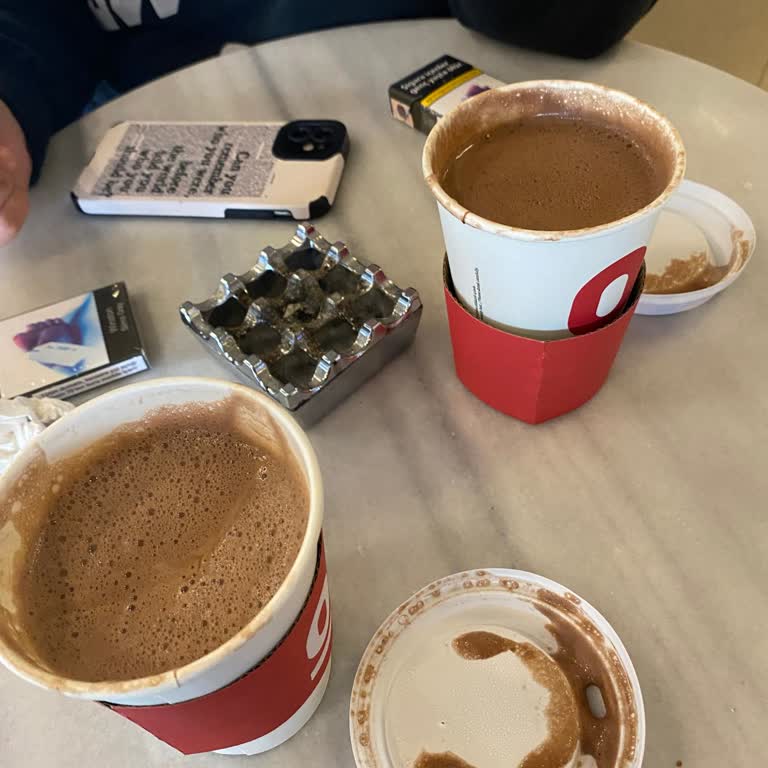 Lezzet Ve Hizmette Hayal Kırıklığı: İlgisiz Yaklaşım Ve Kalitesiz İçecek Deneyimi