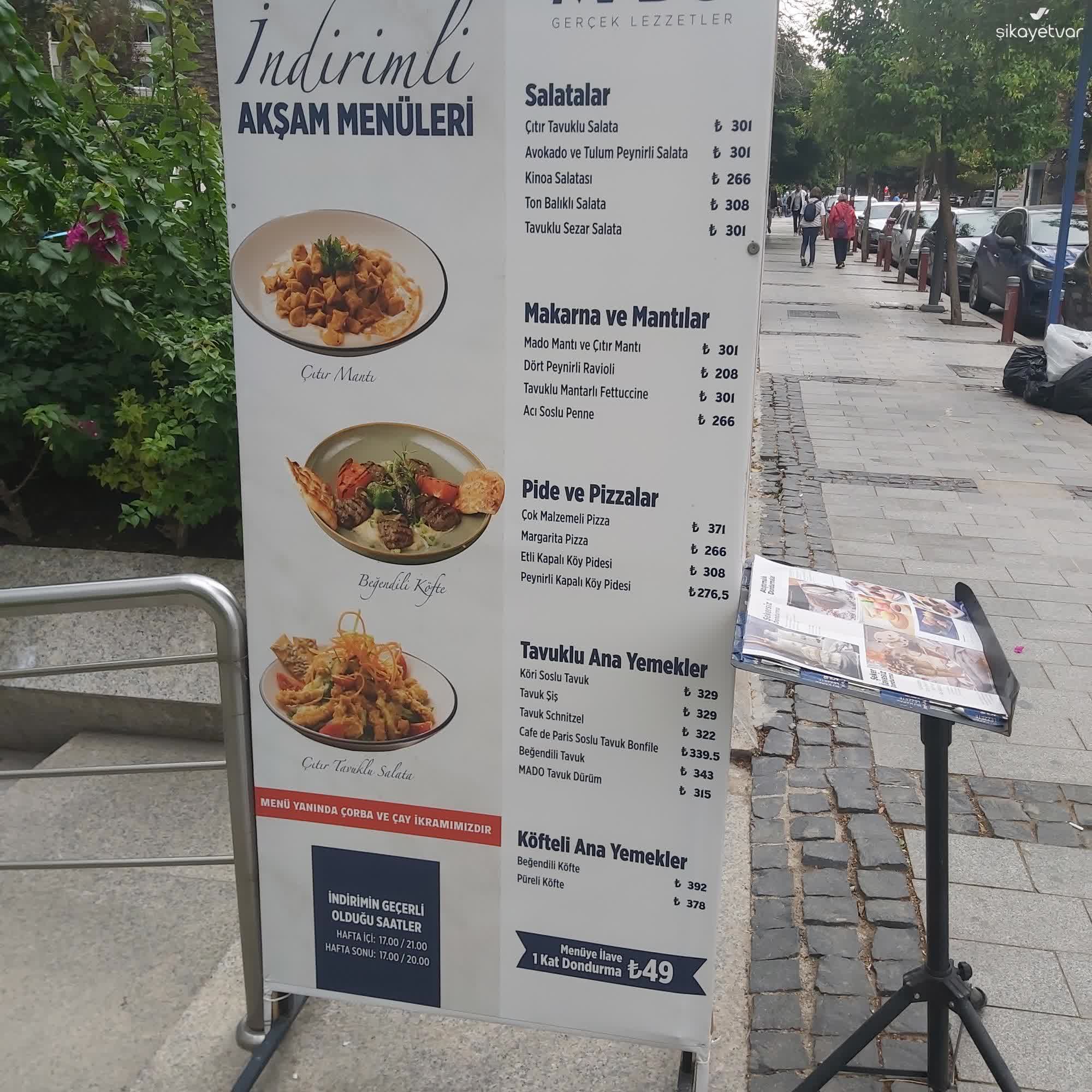 Mado Mağazasında İndirimli Menü Saati İlanı İle Gerçek Saat