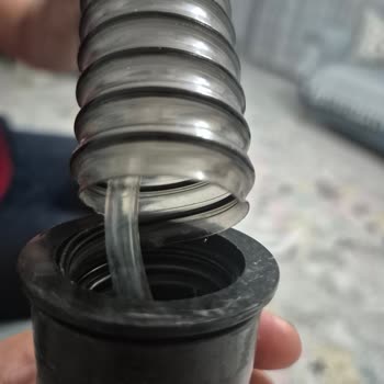 Yeni Alınan Halı Yıkama Makinesinin Hortumu Kısa Sürede Yırtıldı, Yedek Parça Fiyatı Çok Yüksek