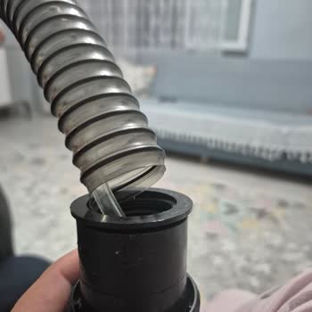 Yeni Alınan Halı Yıkama Makinesinin Hortumu Kısa Sürede Yırtıldı, Yedek Parça Fiyatı Çok Yüksek