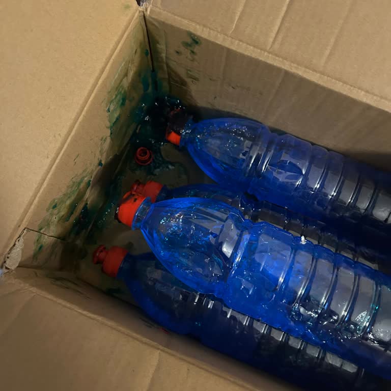 Kırık Kapak Ve Sızan Sıvı İle Mağdur Eden Teslimat Deneyimi