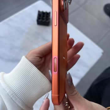 Yeni Alınan İphone’un Kasa Renginde Beklenmedik Değişim Ve Mağduriyet