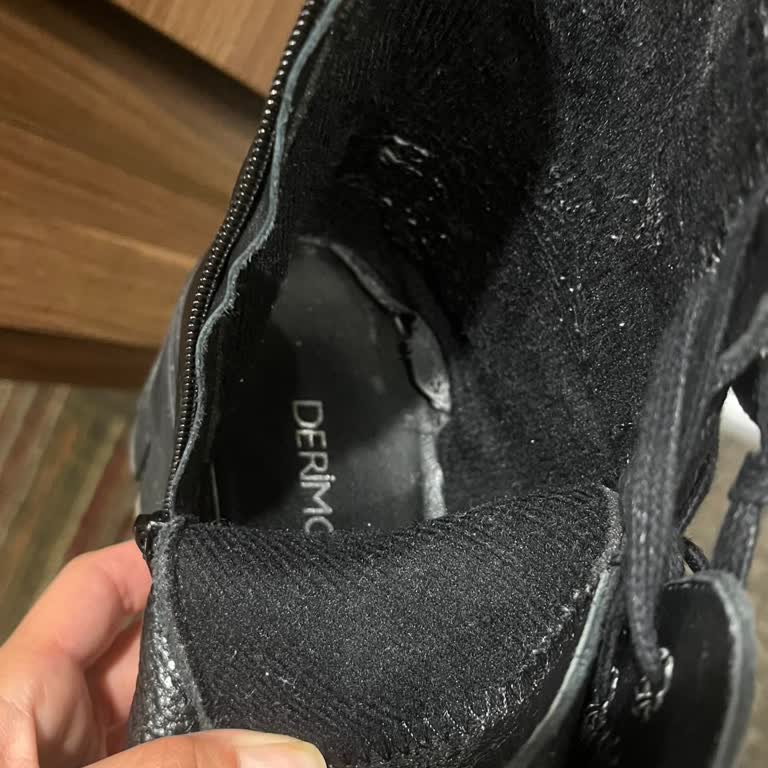 İlk Kullanımda Botun Astarı Açıldı Ve Çorabım Boyandı