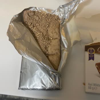 A101'den Aldığım Çikolata Bozuk Çıktı, Sağlık Riski Oluşturuyor