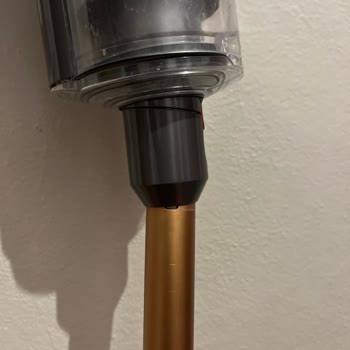 Dyson Süpürge Borusu Garanti Bitince Kırıldı Servis Ücret Talep Ediyor