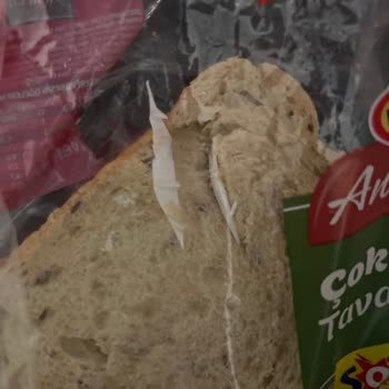 Şok Marketler Ekmeğin İçinden Plastik Parça Çıktı: Sağlığım Tehlikeye Girdi