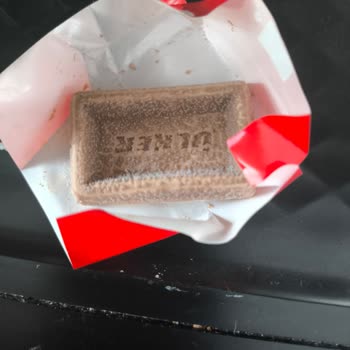 Aldığım Ülker Napoliten Çikolatada Beyaz Yağ Birikintileriyle Karşılaştım