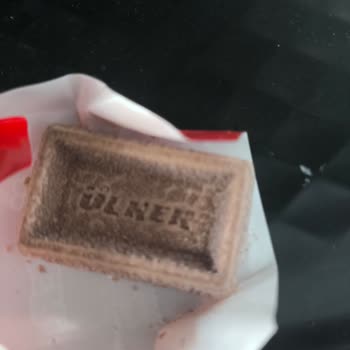 Aldığım Ülker Napoliten Çikolatada Beyaz Yağ Birikintileriyle Karşılaştım