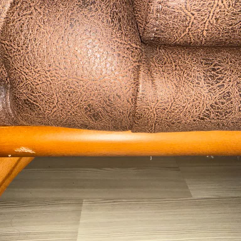 Garanti Süresi Devam Eden Koltuğun Dikiş Sorunu Ve Yetersiz Servis Hizmeti